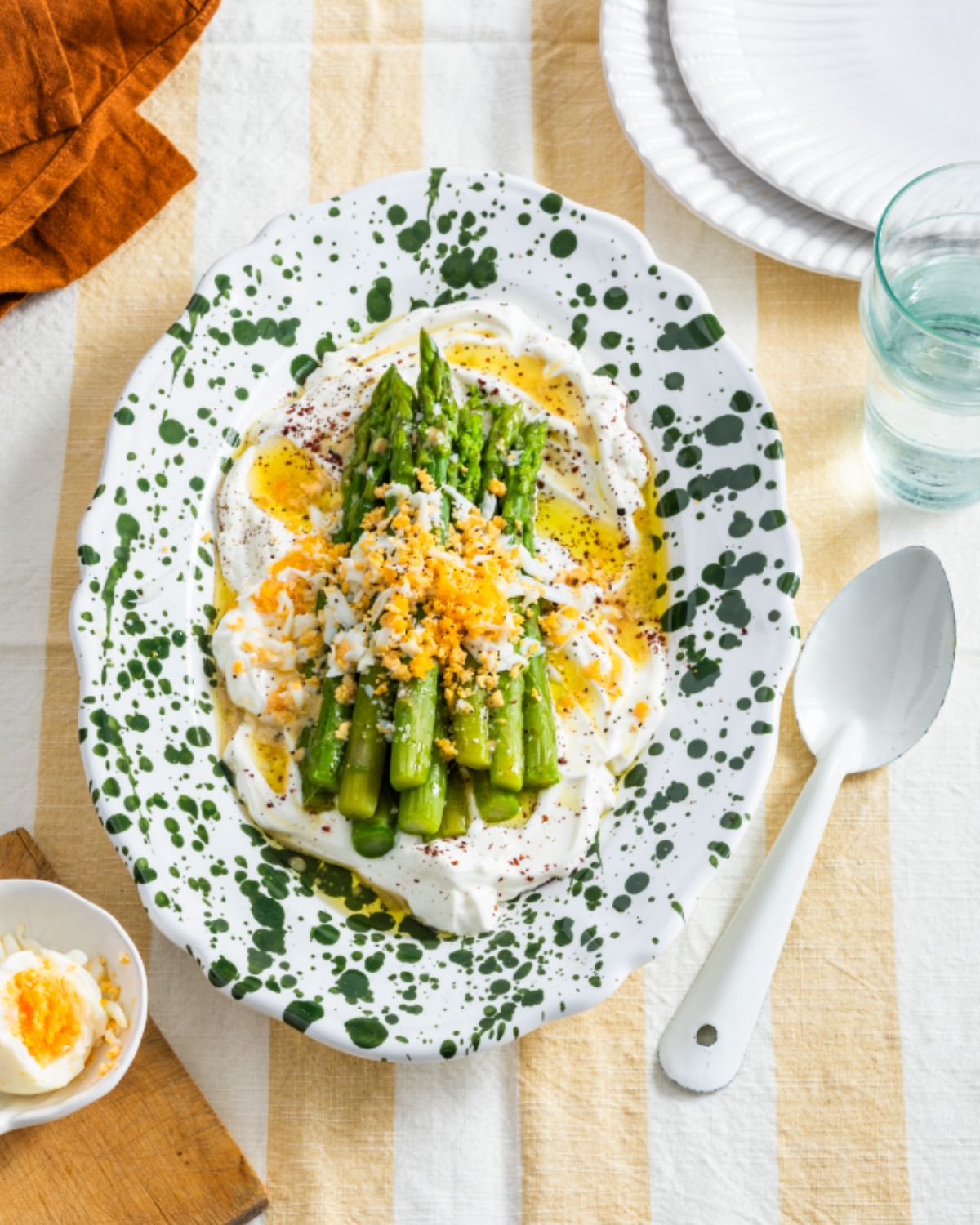Asperges œufs râpés vinaigrette citron Loulou Kitchen