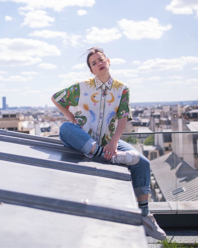 Interview Manon Bril humoriste historienne spectacle 300 000 ans anti-facho l'européen youtube c'est une autre histoire le prescripteur crédit photo eva cagin