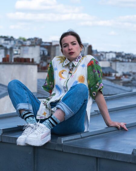Interview Manon Bril humoriste historienne spectacle 300 000 ans anti-facho l'européen youtube c'est une autre histoire le prescripteur crédit photo eva cagin
