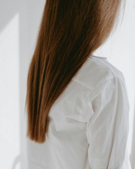 routines capillaires anti chute de cheveux saisonnière marie masuyer le prescripteur prescription de soins naturels crédit photo liubov Ilchuk