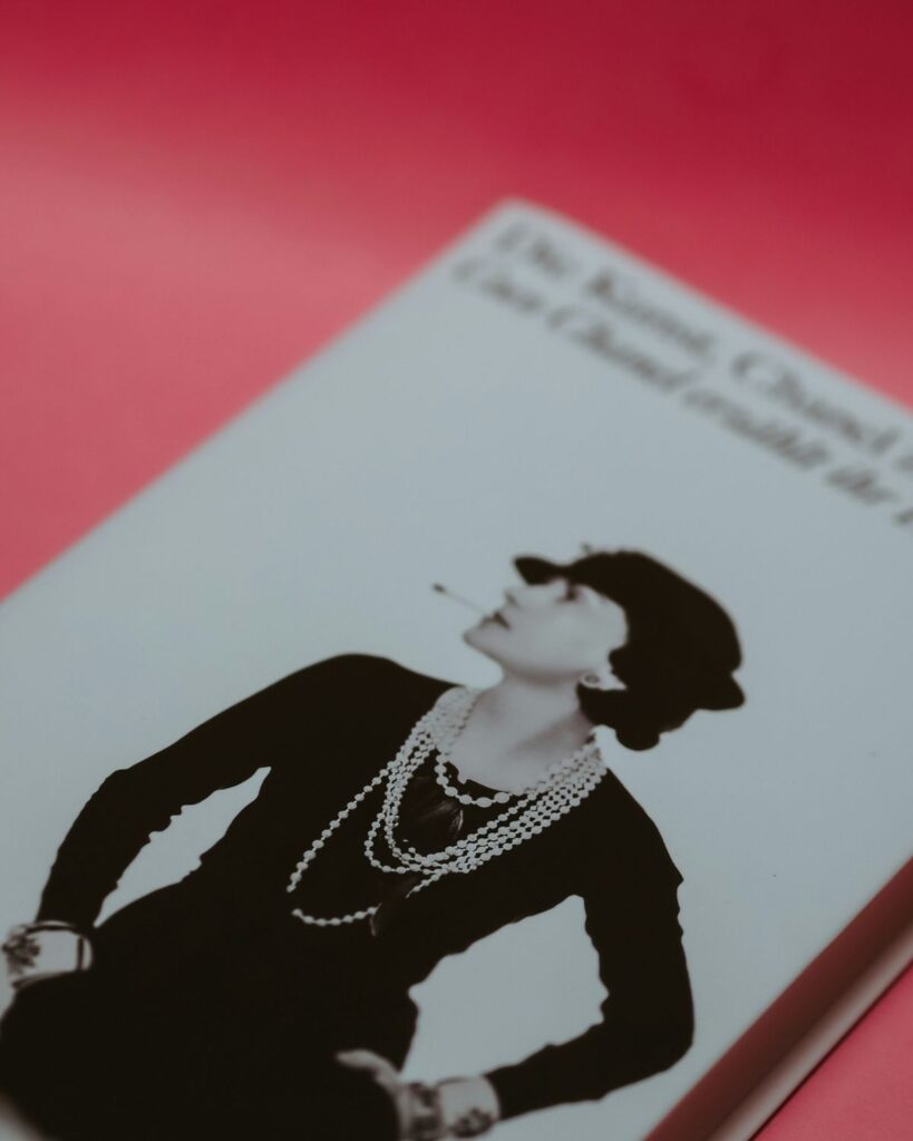 Le retour du Rouge-noir de Chanel : quand le make-up devient un accessoire de mode le prescripteur marie masuyer crédit photo laura chouette