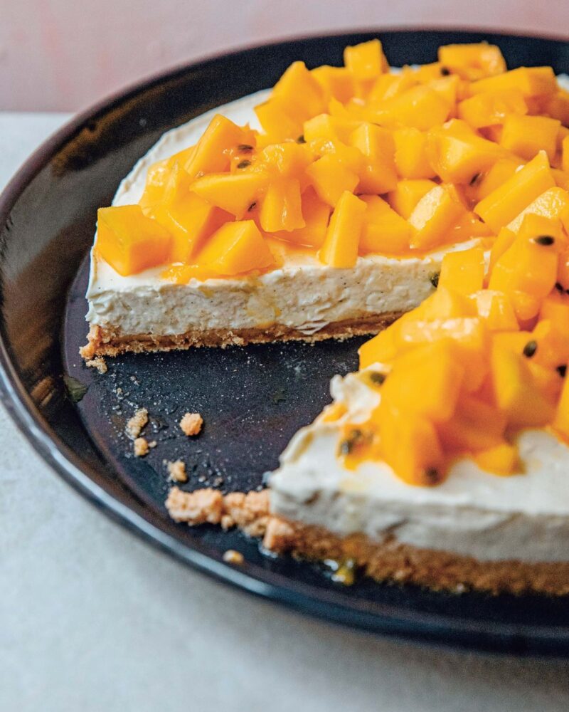 Recette cheesecake compatible grossesse cru végétalien cheffe Marion Flipo mangue passion vanille le prescripteur carnet gourmand de la future maman édition marabout crédit photo Emilie Guelpa